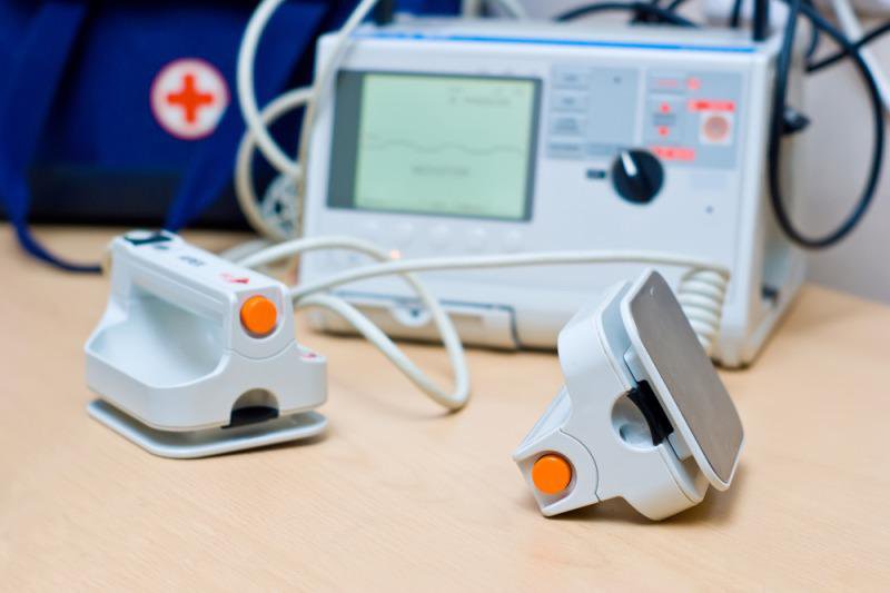 Tìm hiểu cấu tạo chung của máy sốc điện cấp cứu bệnh tim 
