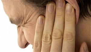Viêm ống tai ngoài là gì? Triệu chứng viêm ống tai ngoài do ngoáy tai
